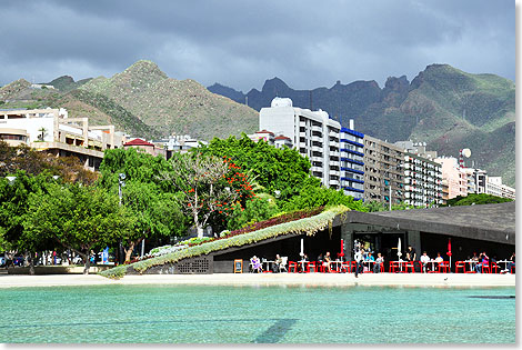 Teneriffa  Parkanlage mit-Wasserspiel am Placa de Espana.