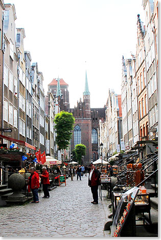 Blick durch die Mariengasse auf die Marienkirche.