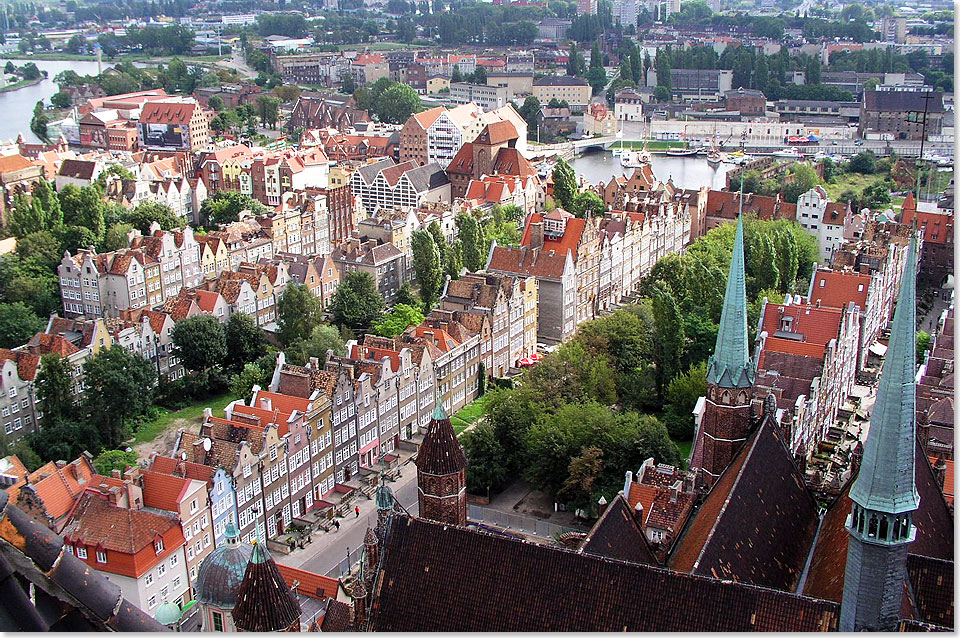 Danzig – Blick vom Turm der Marienkirche auf die Altstadt.