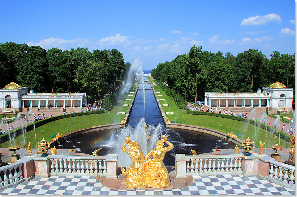 St. Petersburg  Blick von Schloss Peterhof auf die Ostsee.