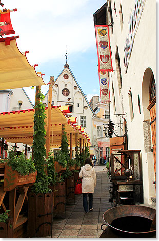 Vor dem Mittelalter-Gasthaus Olde Hanse.