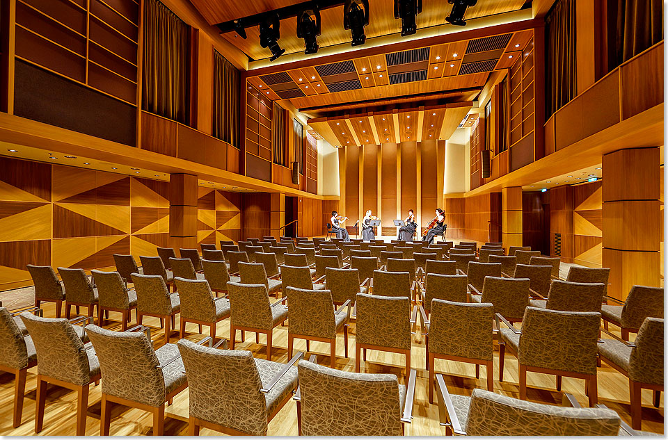 Mit dem Klanghaus auf der MEIN SCHIFF 3 ist der erste Schiffs-Konzertsaal mit natrlich anmutender Akustik auf dem Meer entstanden.