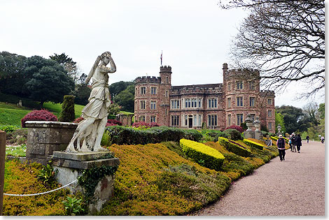 House Edgcumbe steht seit 1547 hoch ber der Einfahrt in den Hafen von Plymouth. Es wird nicht mehr bewohnt, nur noch als Museum benutzt. Seine Grten sind berhmt. 