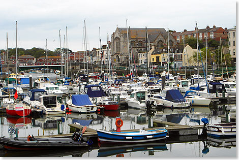Der Süden Englands ist ein Paradies für Segler und Motorbootfahrer. Kein Hafen ohne Marina, die sich an Sommerwochenenden schnell leert. 