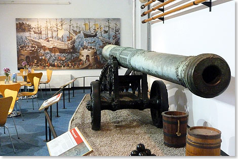 Als Spanien und England freundschaftlich verbunden waren, schenkte Philipp II. von Spanien Elisabeth I. von England eine Kanone mit einem sechs Meter langen Lauf. Der ist heute in der Besucherkantine von Dover Castle zu bewundern. Eine Kugel aus diesem Rohr flog 2.000 Meter weit. 