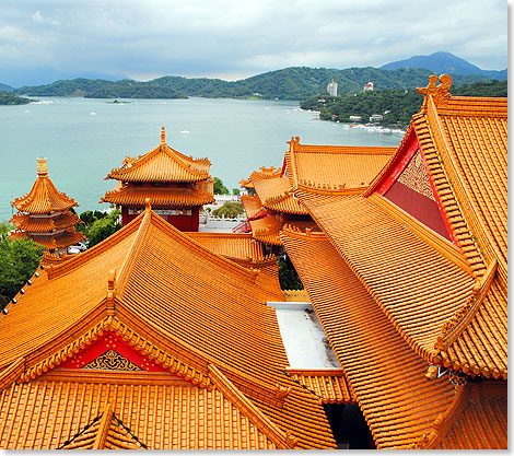 Blick ber die Dcher des Wenwu-Tempels am Sun-Moon-Lake in Zentraltaiwan.