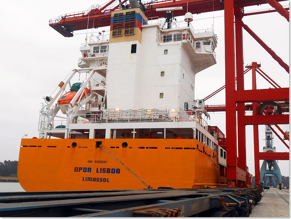 Unsere 2007 in China gebaute OPDR LISBOA ist 129,6 Meter lang und 20,6 Meter breit. Es fhrt mit 14 Mann Besatzung.