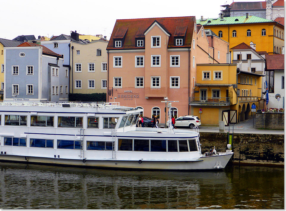 Bei der Ausfahrt aus Passau passieren wir wieder das Hotel Residenz  mein Domizil fr die Nacht vor der Kreuzfahrt.