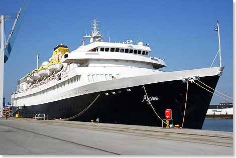 Die AZORES, hier 2014 im dnischen Esbjerg, ist ein Schiff mit neun Leben. 1948 als STOCKHOLM gebaut, fuhr sie u. a. unter den Namen VLKERFREUNDSCHAFT, ITALIA PRIMA und ATHENA und wurde in ihren 65 Dienstjahren mehrfach umgebaut.