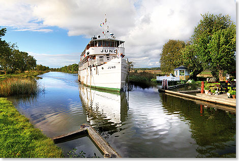 Die historische MS DIANA  erbaut im Jahre 1931  auf dem Gtakanal.