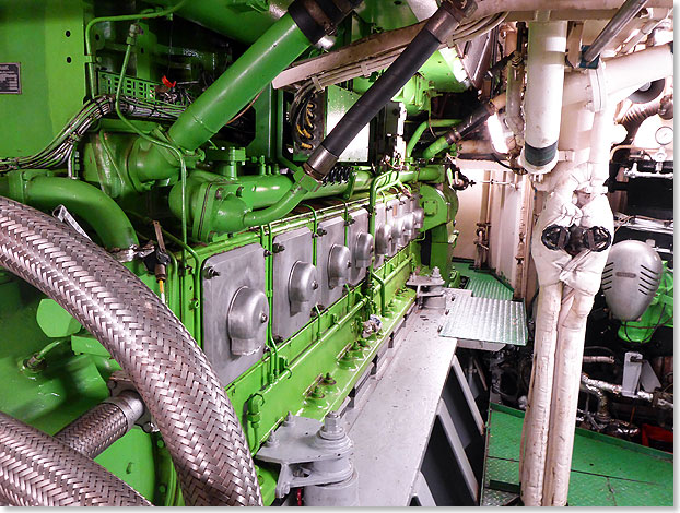 Im Maschinenraum sorgen zwei blitzblanke MaK-Hauptmaschinen mit je 2.940 kW fr eine Geschwindigkeit von 16 Knoten.