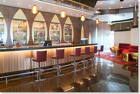 Im Rahmen des Umbaus im Jahr 2013 wurde auch die Viking Crown Lounge auf Deck 11 neu gestaltet, hier die Bar mit der Tanzflche.