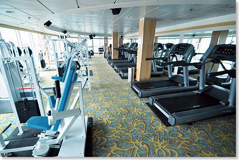 Der Fitnessraum mit modernen Sportgerten erscheint fr die Schiffsgre ein wenig zu klein geraten.