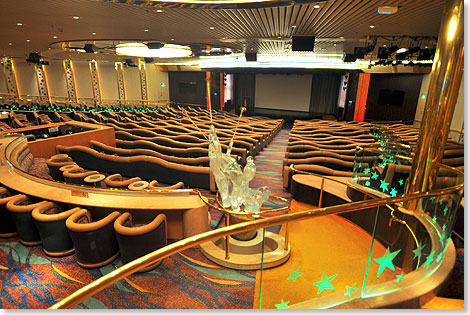 Das klassische Theater im vorderen Bereich ber Deck 4 und 5 bietet ber 800 Sitzpltze.