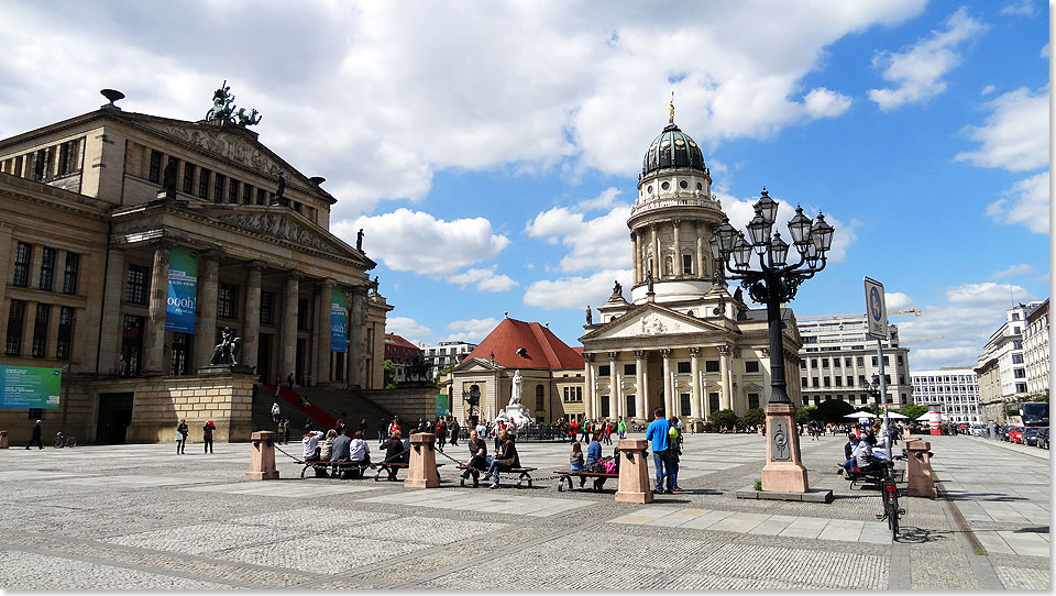 Der Gendarmenmarkt ist ein Platz in der historischen Mitte von Berlin und gilt als schnster Platz Berlins mit dem Schauspielhaus und dem Franzsischen Dom. 