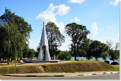Das 1993 aufgestellte Denkmal fr Jaroslaw den Weisen an der Mndung der Kotorosl in die Wolga. Das Denkmal ist auf dem 1000-Rubel-Schein abgebildet.