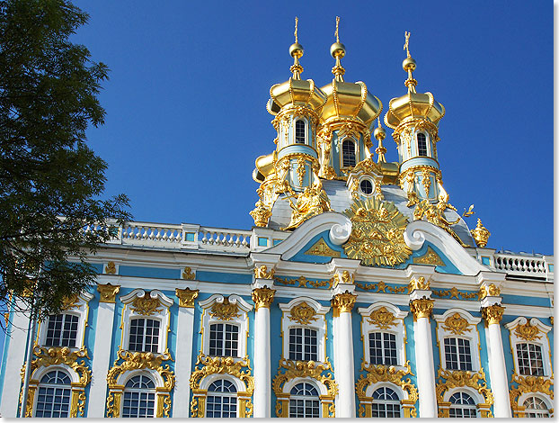 Die Palastkirche mit ihren fnf Kuppeln bildet eine Mischung des russischen Stils mit dem Barock. 