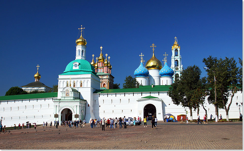 Das Sergius Dreifaltigkeitskloster in der rund 70 Kilometer nordstlich von Moskau gelegenen Stadt Sergijew Possad.
