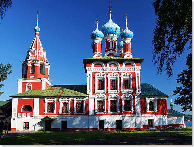 Die Dimitrij-Kirche auf dem Blut von der Landseite gesehen.