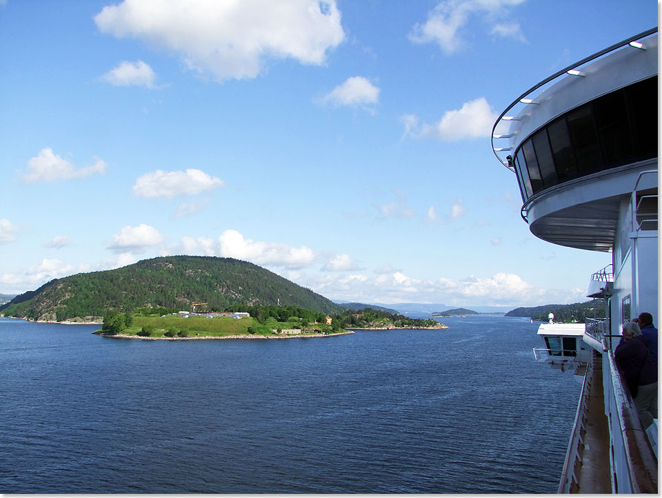 COLOR MAGIC passiert die norwegische Festung Oscarsborg, sie sicherte die Zufahrt zur norwegischen Hauptstadt Oslo durch den Oslofjord vom offenen Meer her ab.