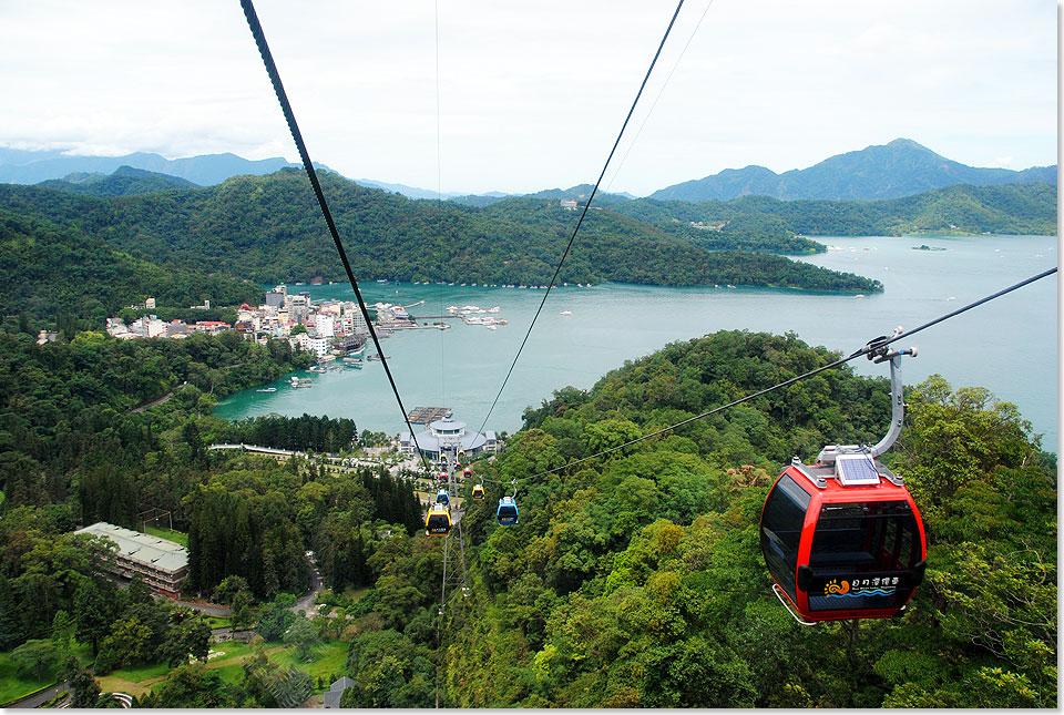 Den besten Blick auf die stliche Seite des Sees gewhrt uns spter die 2009 erffnete Seilbahn ...