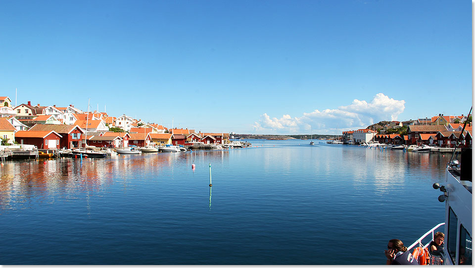 Einfahrt in den Hafen von Fiskebaëckskil in einem Fjord der westschwedichen Schren nahe Gteborg.