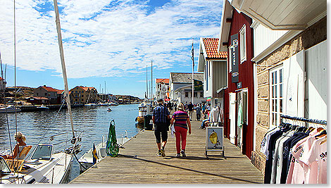 An der Strandpromenade von Smoegen ...