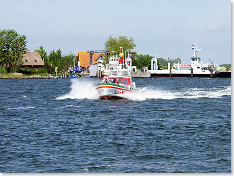 Brachten Rettungssanitter nach Fhrhof (im Hintergrund): Die freiwilligen ... 