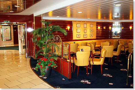 Auf Deck 7 befindet sich vor dem Bffet-Restaurant eine elegant eingerichtete kleine Lounge, die zum Verweilen einldt. 