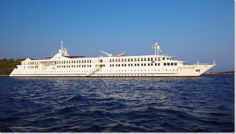Foto: Egon Giebe, SeereisenMagazin Kreuzfahrtschiff La Belle de l'Adriatique auf Reede vor der Insel Mljet