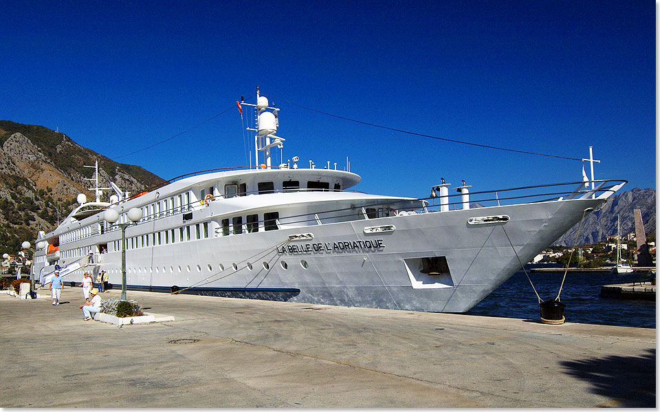 La Belle de l'Adriatique im Hafen von Kotor