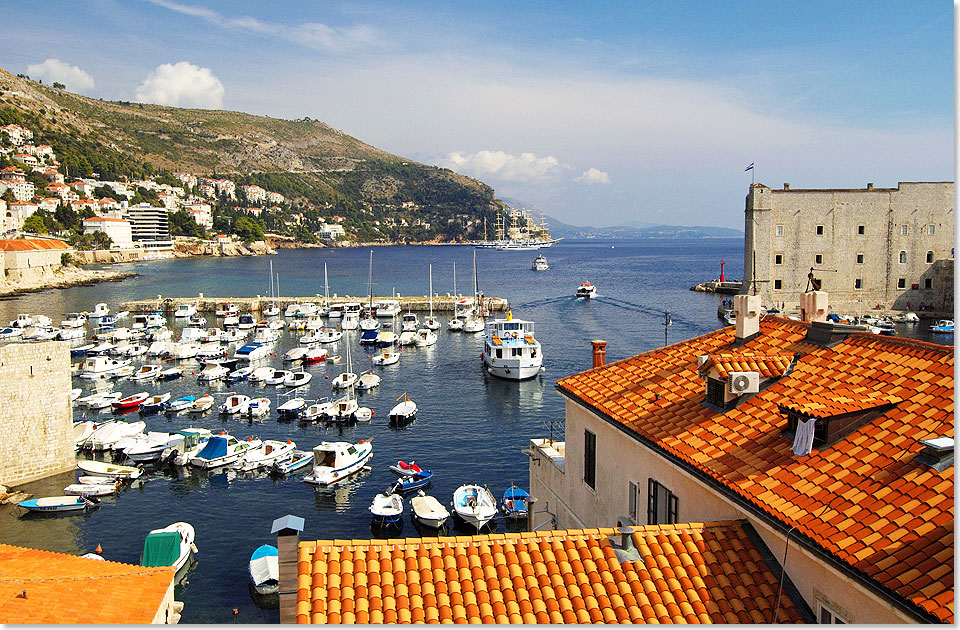 Foto: Egon Giebe, SeereisenMagazin Alter Stadthafen von Dubrovnik mit Ausflugsbooten