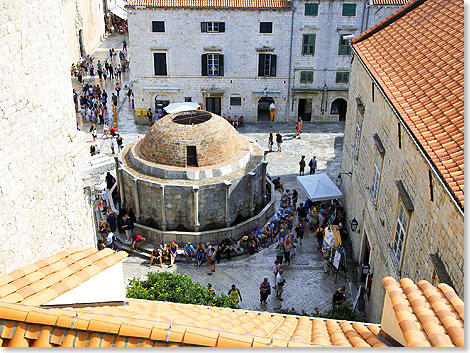 Onofrio-Brunnen in Dubrovnik von oben mit Kuppel