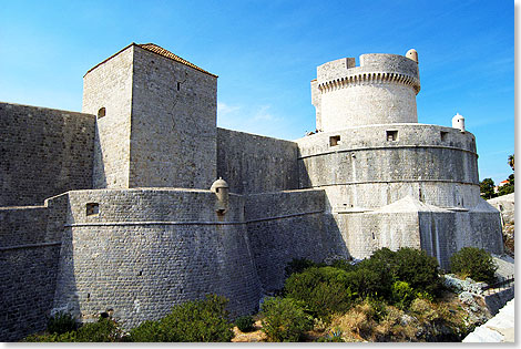 Foto: Egon Giebe, SeereisenMagazin Stadtmauer mit Befestigungsanlagen in Dubrovnik