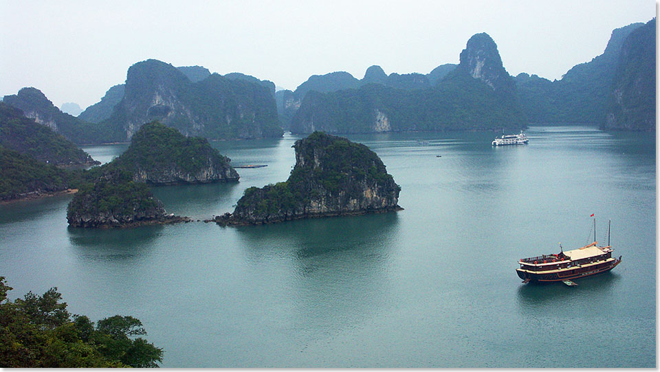 Die Halong Bucht in Vietnam nahe der Hauptstadt Hanoi.