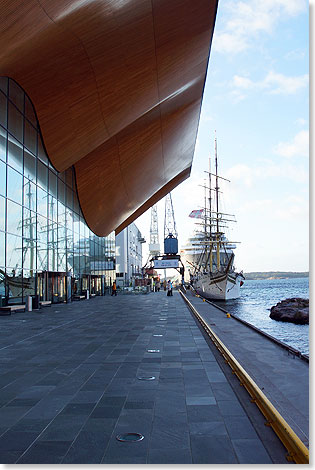 Die AMADEA in Kristiansand, das Kilden Theater und Konzerthaus liegt direkt am Kai.