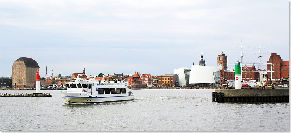 Stralsund-Panorama achteraus beim Auslaufen.