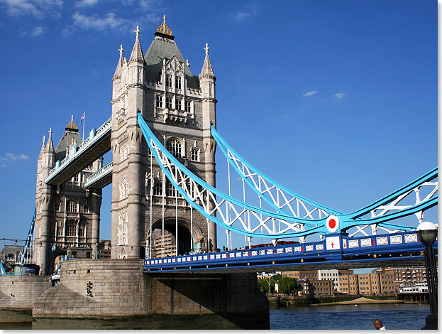 Eine der Attraktionen jeder London-Visite: Die Tower Bridge feiert in diesem Jahr ihr 120. Jubiläum.