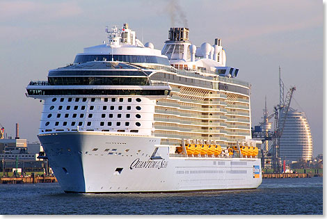 Die QUANTUM OF THE SEAS verlsst Bremerhaven Richtung Southampton.