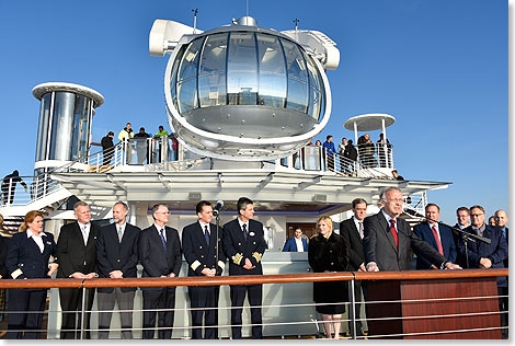 Die bergabe der QUANTUM OF THE SEAS am 28. Oktober 2014. Auf dem Oberdeck, unterhalb der glsernen Aussichtskugel North Star, am Rednerpult Bernhard Meyer von der Meyer Werft.