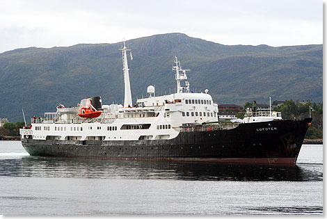 Die LOFOTEN hat in lesund fr ihren Tagesausflug nach Geiranger vom Hurtigruten-Kai abgelegt.