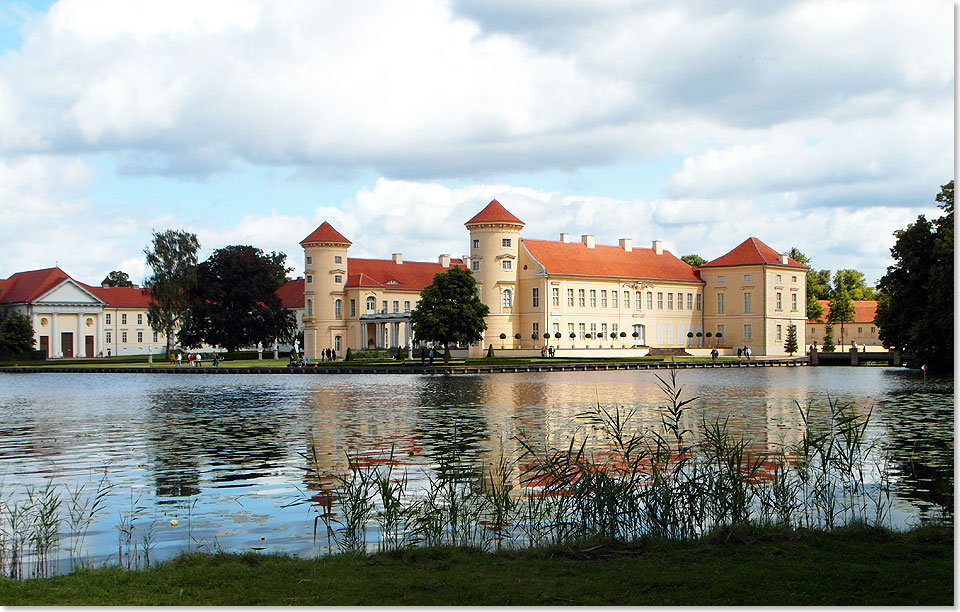Schloss Rheinsberg wurde durch Kurt Tucholskys reizende Geschichte in ganz Deutschland bekannt. Nach der Wende wurde das Schloss aufwendig renoviert.
