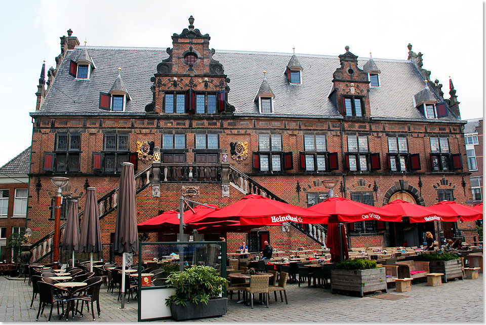 Das Gebäude der früheren Nijmegener Stadtwaage mit Restaurant.