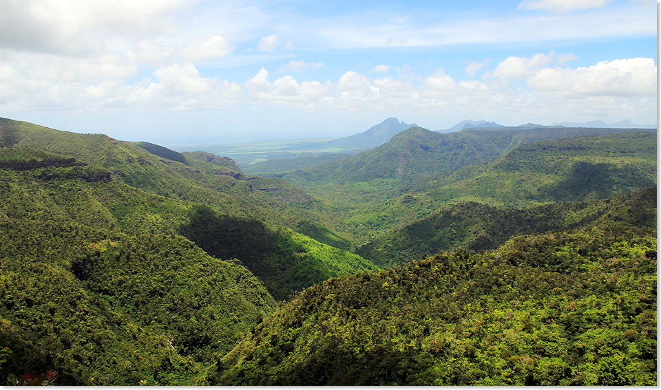Blick aus 550 Meter Höhe auf das südliche Küstenland von Mauritius.