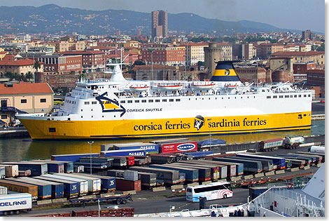 Zwischen Savona und Livorno in Italien und Korsika verkehrt Corsica Ferries bis zu elf Mal am Tag. Ziele auf Korsika sind Bastia und Calvi.
