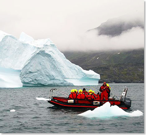 Polarcirkel-Bootsfahrt zu kleinen und großen Eisbergen.