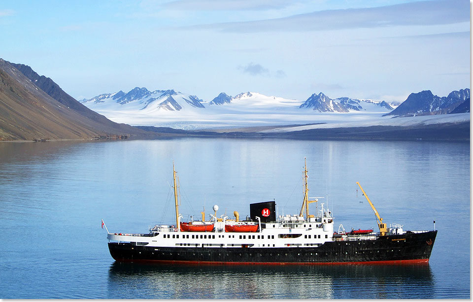 Die MS NORDSTJERNEN im Nordwest-Spitzbergen-Nationalpark.