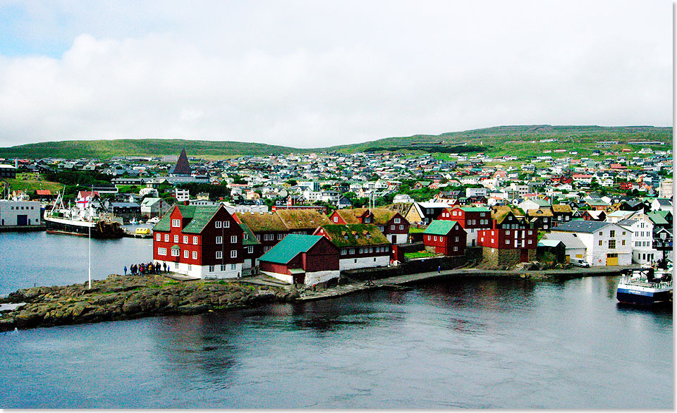 Thorshavn, die Hauptstadt der Färöer Inseln, wird auf dem Weg in die Arktis oft angelaufen. 