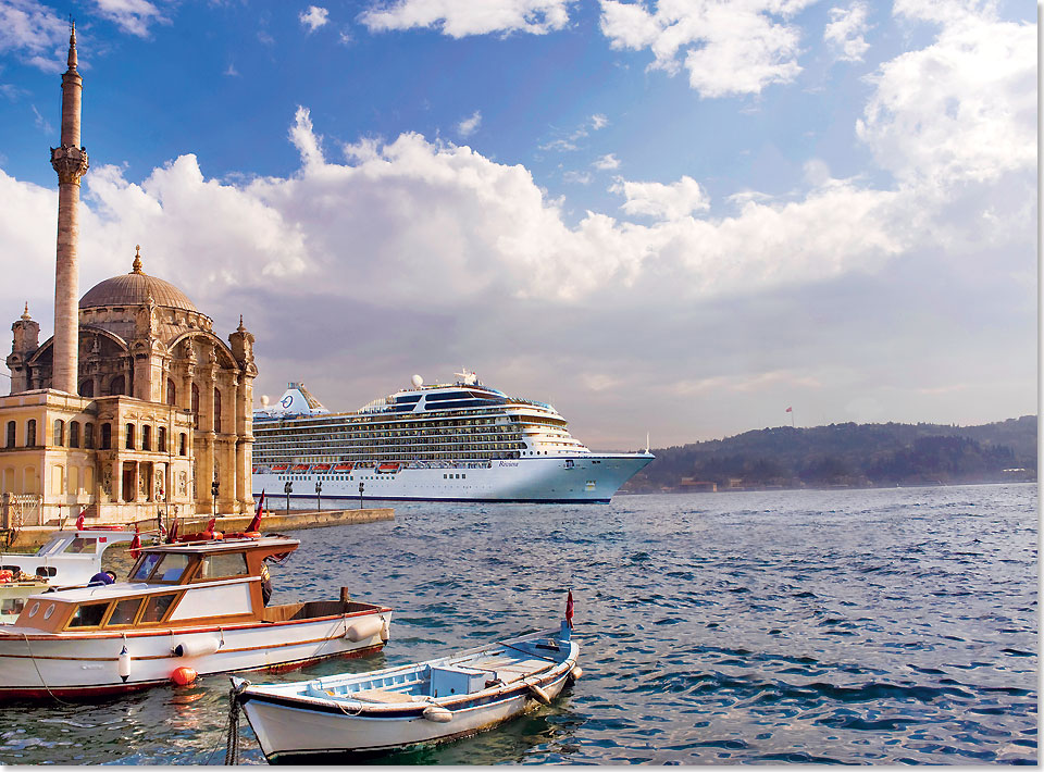 Die MS RIVIERA von Oceania Cruises in Istanbul.