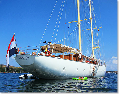 Mit der CHRONOS  Segeln und Badefreuden in der Bucht von Fornells, Menorca.